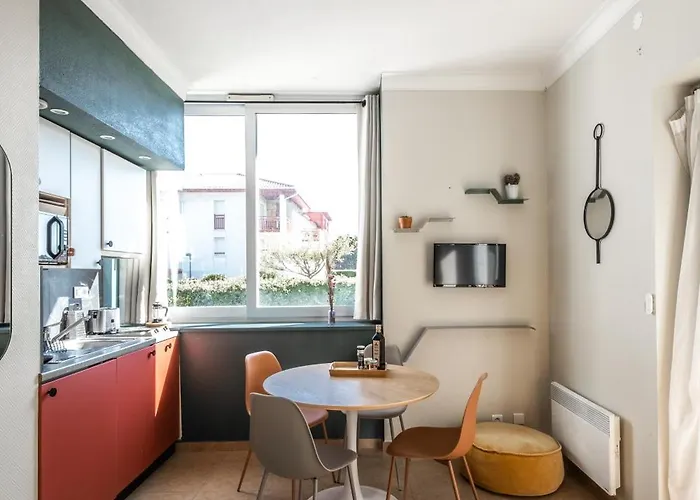 Apart-hotel Résidence Château D'acotz - Avec Piscine à 300m Des Plages&océan