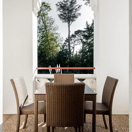 Chateau D'acotz - Avec Piscine A 300m Des Plages & Ocean Aparthotel Saint-Jean-de-Luz