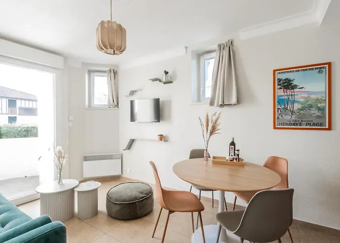 Lägenhetshotell Chateau D'acotz - Avec Piscine A 300m Des Plages & Ocean